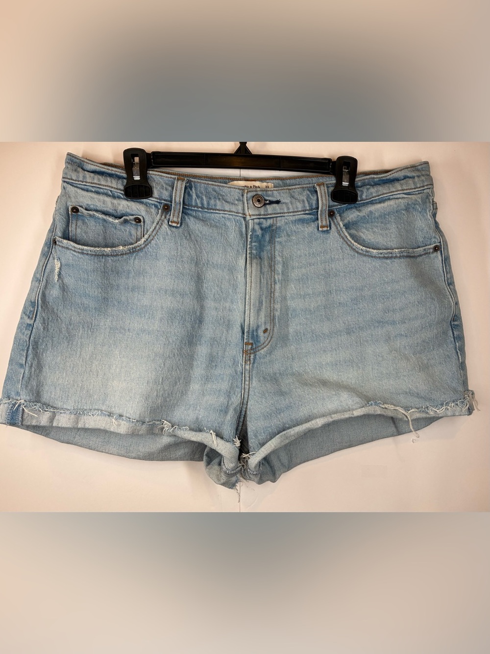 Abercrombie & Fitch Curve Love High Rise Mom Shorts Light Wash Distresses 33/16